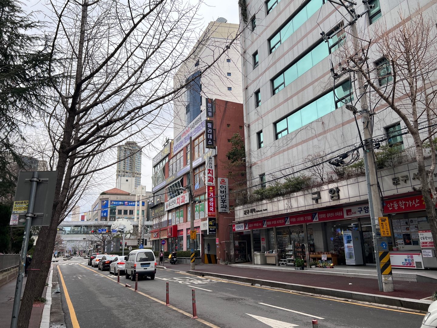 건물 지하주차장 입구